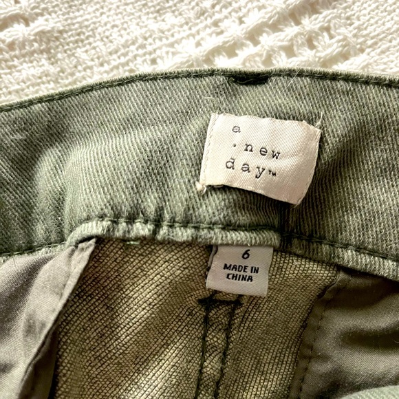 Target- A New Day army green pants with adjustable belt - Picture 3 of 4